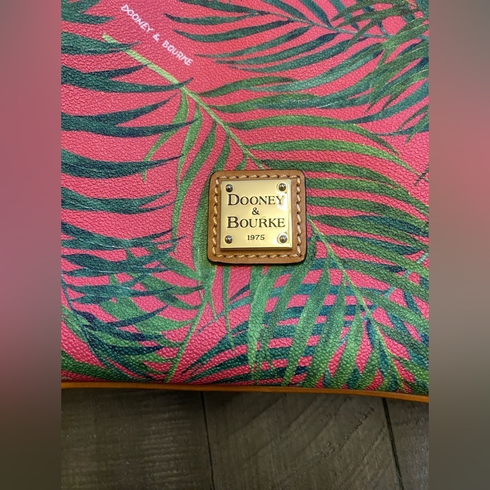 Dooney & Bourke pink with palm leaves crossbody/shoulder bag - Picture 3 of 15